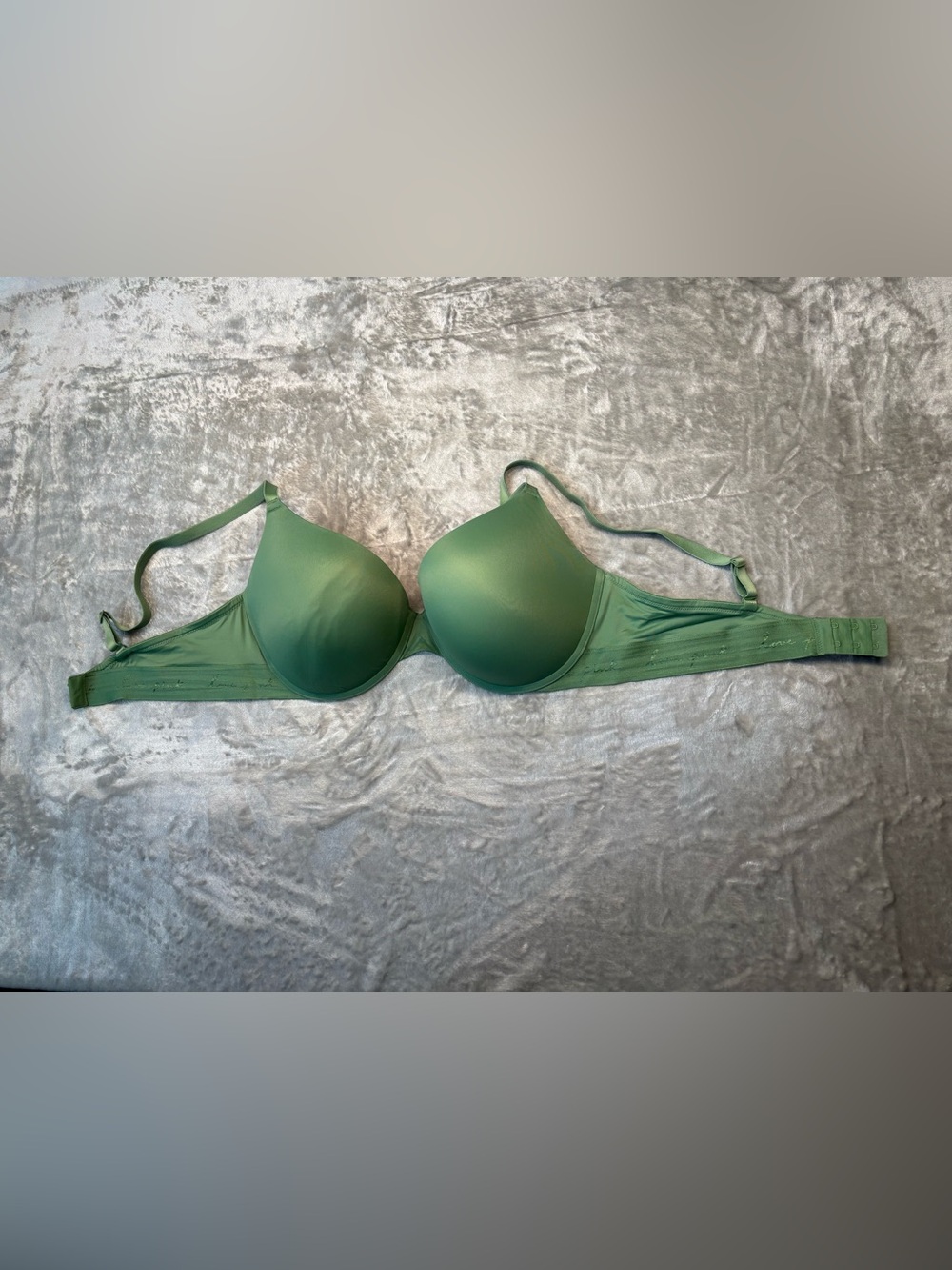 PINK Victoria’s Secret Everyday Smooth T-Shirt Bra — Sage Green 38DD